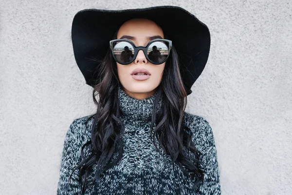 kadın giyiyor trendy sonbahar kıyafeti