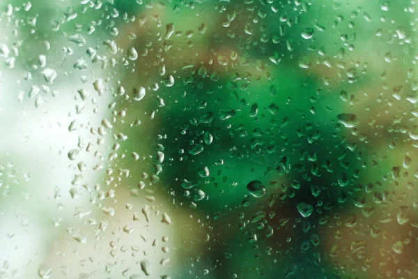 Cae lluvia sobre la ventana — Foto de Stock