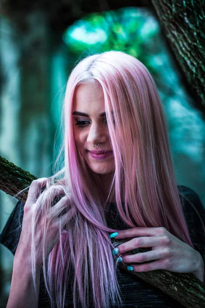 Fashionable Girl with pink hair — Stock Photo, Image