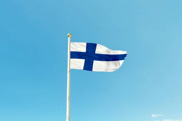 Finland-vlag op de mast — Stockfoto