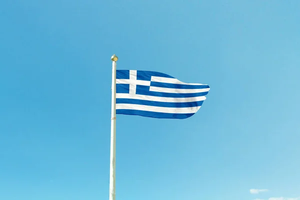 Ελλάδα σημαία από τον ιστό — Φωτογραφία Αρχείου