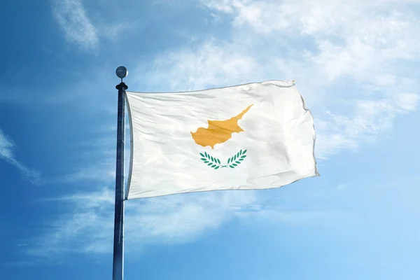 Bendera Siprus pada tiang — Stok Foto