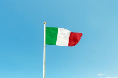 Italia bayrak direği üzerinde 