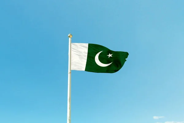 Flag of Pakistan on the mast — Stock Photo, Image