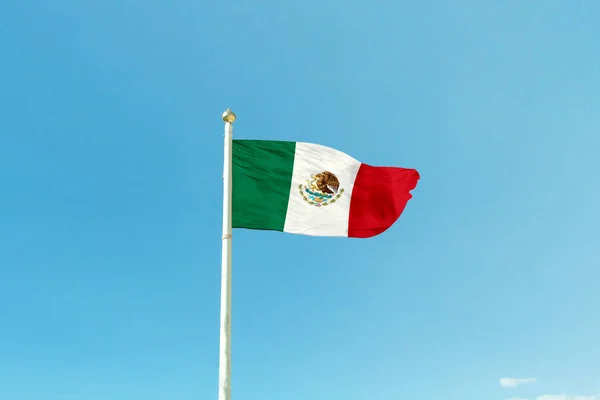 Bandeira do México no mastro — Fotografia de Stock