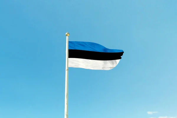 Bendera Estonia di tiang kapal — Stok Foto