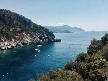 Akdeniz kıyılarında