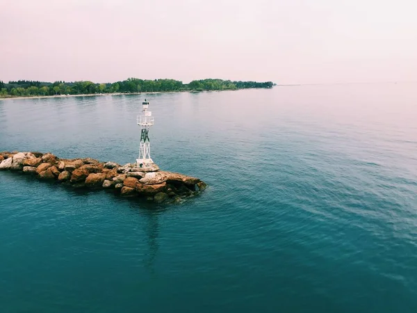 Akdeniz kıyılarında