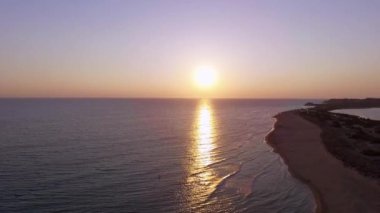 Plajda egzotik günbatımı