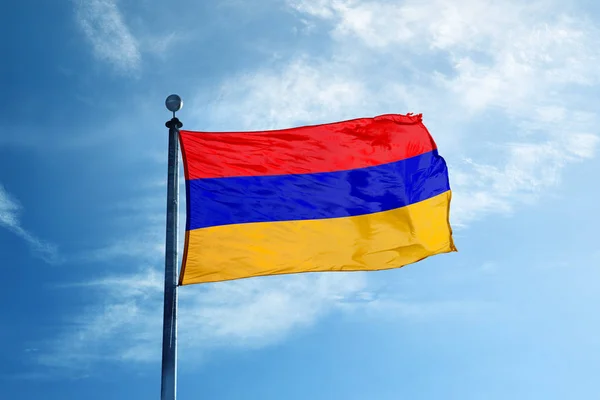 Флаг Армении на мачте — стоковое фото