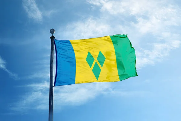 Steagul Sfântului Vincențiu și al Grenadinelor pe catarg — Fotografie, imagine de stoc