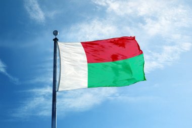 Madagaskar bayrağı direği üzerinde 