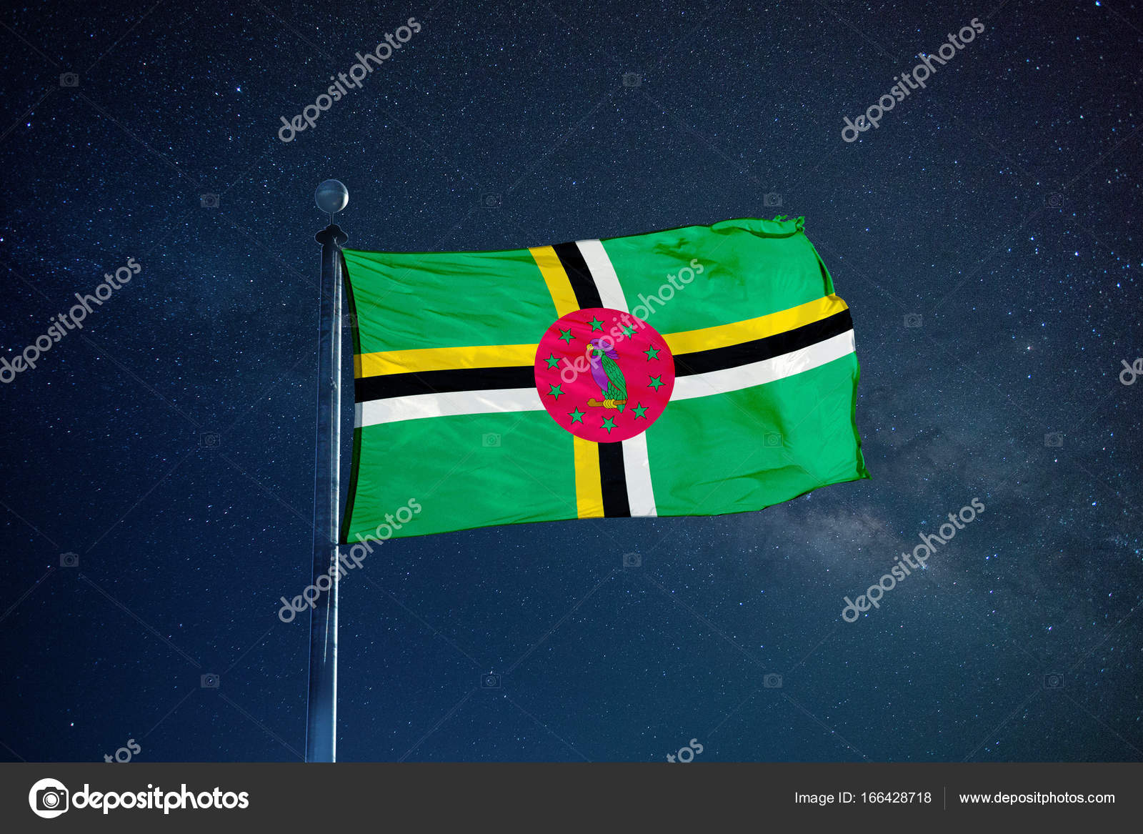 Dominica-Flagge auf dem Mast — Stockfoto ...