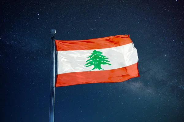 Λίβανος σημαία από τον ιστό — Φωτογραφία Αρχείου