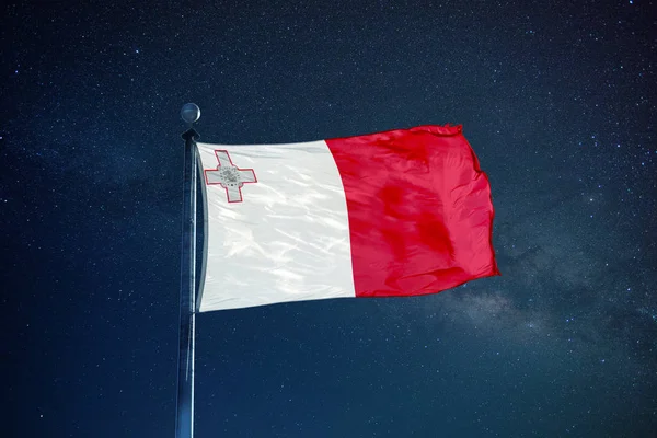 Malta vlajka na stožáru — Stock fotografie