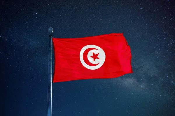 Τυνησία σημαία από τον ιστό — Φωτογραφία Αρχείου