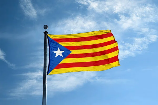 Katalanska flaggan på masten — Stockfoto