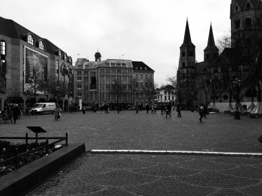 Bonn, Almanya - 20. Kasım, 2017 - şehir sokakları ve Bonn, Bonn Minster, Almanya'nın mimarisi