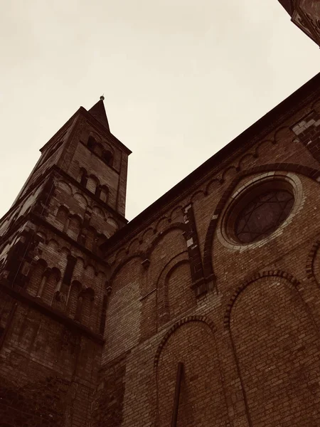 Bonn, Almanya - 20. Kasım, 2017 - şehir sokakları ve Bonn, Bonn Minster, Almanya'nın mimarisi