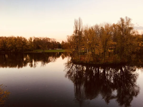 Φθινοπωρινό Πάρκο Της Βόννης Στο Ηλιοβασίλεμα — Φωτογραφία Αρχείου