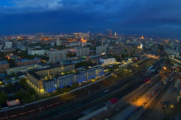 Vista da cidade a partir de um edifício alto — Fotografia de Stock