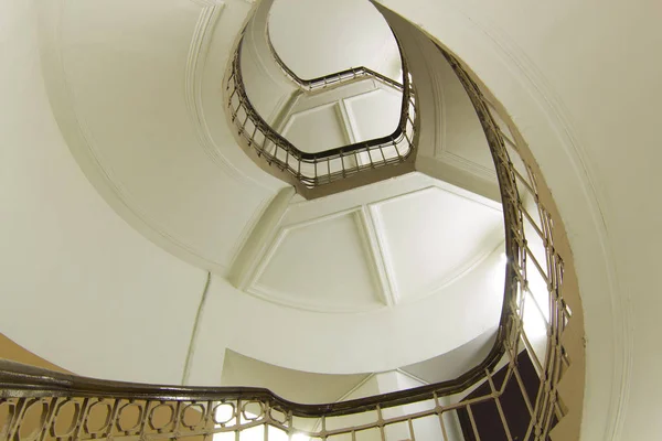 The Architectural spiral staircase residential building — Stock Photo, Image