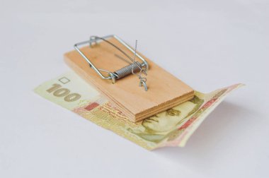 Ukrayna hrivniası ve fare kapanı