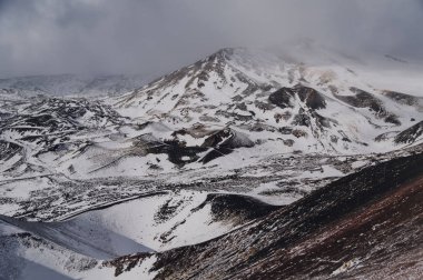 Silvestri Krateri 'nin Sicilya' daki Etna Dağı tepesi.