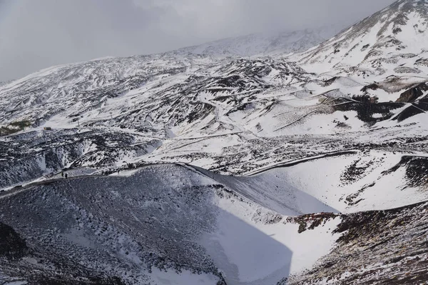 Silvestri Krateri 'nin Sicilya' daki Etna Dağı tepesi.