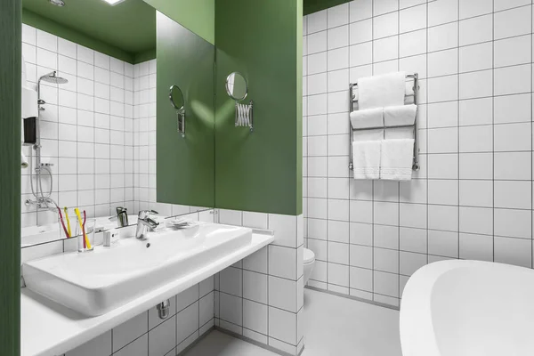 Łazienka, minimalizm. Białe kafelki. kąpiel. Jasne wnętrze, styl skandynawski — Zdjęcie stockowe