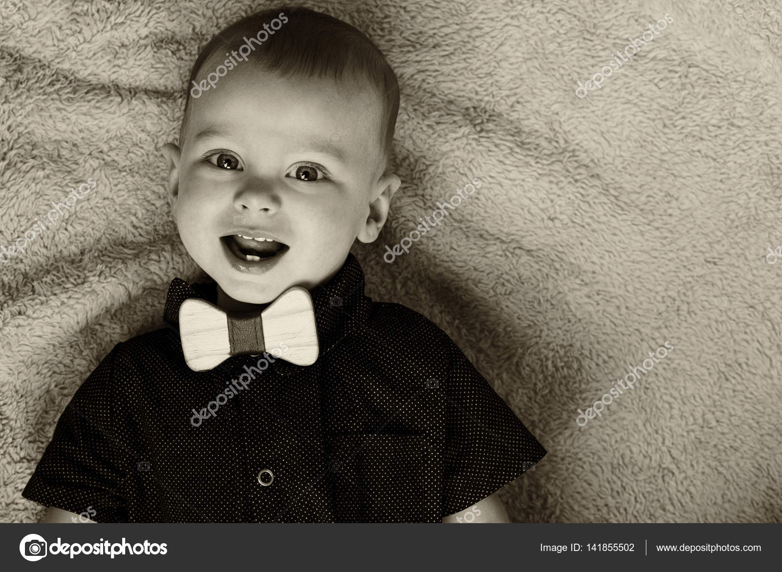 Mignon Bebe Garcon Souriant A La Camera En Noir Et Blanc Image Libre De Droit Par Nakophotography C