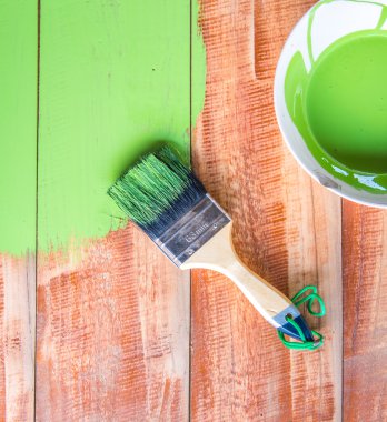 Boya fırça ve renk kase ahşap tahta, fırça ve gr kase