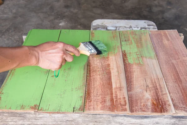 Peinture menuisier couleur verte au panneau de bois — Photo