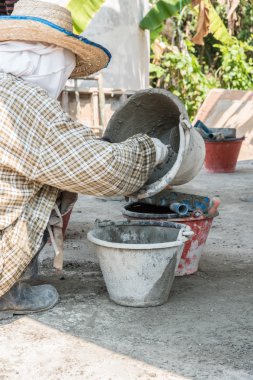 son işten sonra temizlik sıva kovası duvar işçisi
