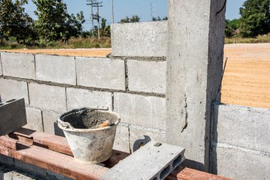 işçi Tec. beton duvar çimento blok ve sıva yapmak