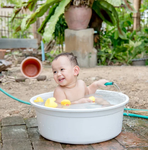 Top view Asian baby boy outdoor bathing in the white bathtub . H — Stock Photo, Image
