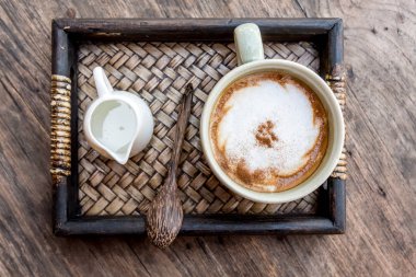  şurubu ve tahta kaşık cappuccino kahve Kupası mini kavanoz ile bir