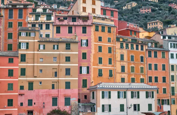 Camogli, las típicas casas de colores pastel — Foto de Stock