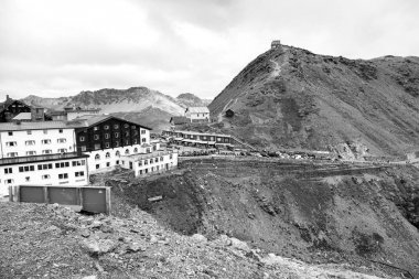 Passo dello Stelvio siyah ve beyaz fotoğraf
