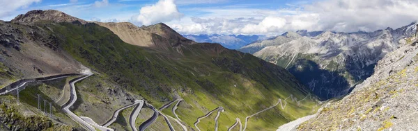 Balkon over de Italiaanse Alpen. Kleurenafbeelding — Stockfoto