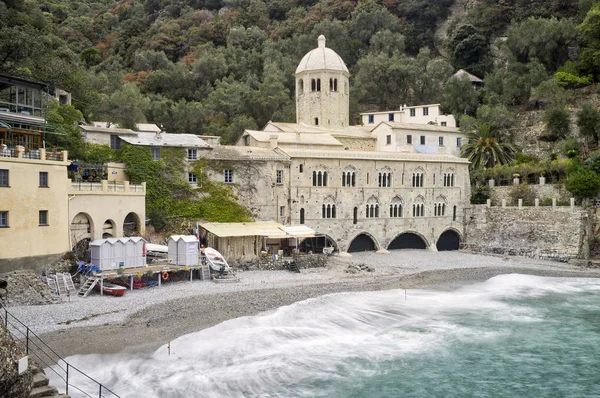 San Fruttuoso Abbey (Ligurya Denizi). Renkli görüntü