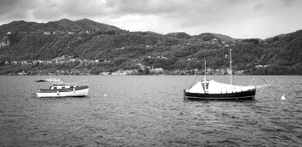 Two Recreational Boats Moored Waters Lake Orta Piedmont Northern Italy — Stock Photo, Image