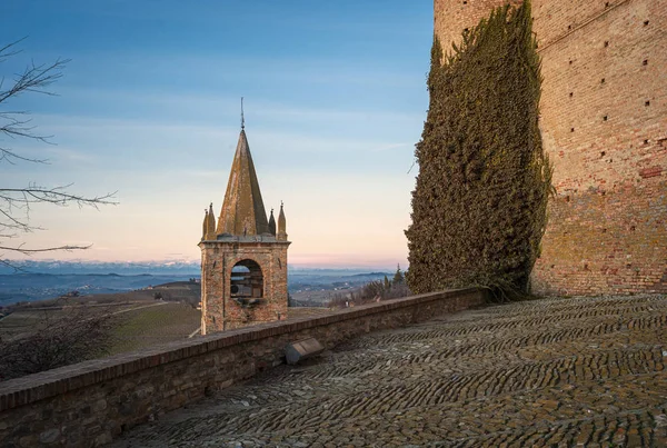 Muralhas Medievais Castelo Serralunga Região Montanhosa Langhe Piemonte Norte Itália — Fotografia de Stock