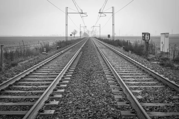 Perspectiva Ferrocarril Hacia Horizonte Región Rural Lomellina Entre Lombardía Piamonte — Foto de Stock