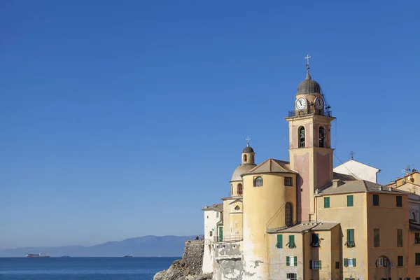 Characteristic Church Santa Maria Assunta Camogli Built Cliffs Ligurian Sea — Stock Photo, Image