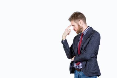 takım elbise ve kravat adam beyaz zemin üzerine yansıyan