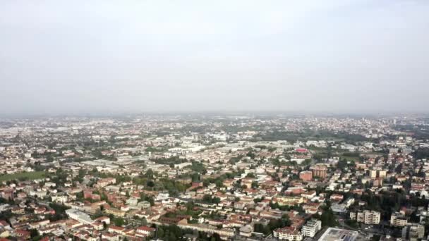 Vista panorâmica superior da velha cidade europeia skyline câmera lenta . — Vídeo de Stock