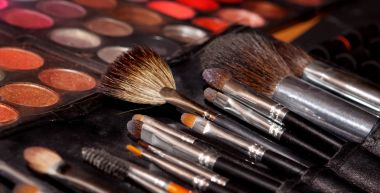 Araçlar ve boyalar, kalıcı makyaj, gölgeler ve fırçalar ile Paletler için 