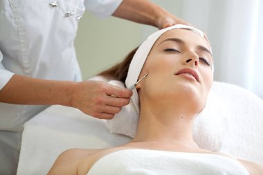 Bulmak benzer almak bir Comp kaydetmek için Lightboxspa salonu: genç güzel