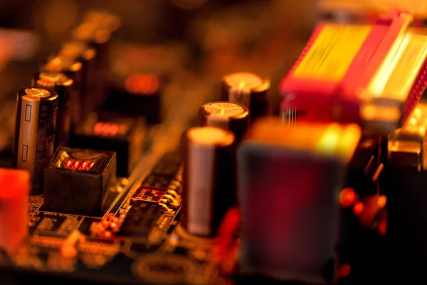 Tranzistor supraîncălzit pe Computer Board — Fotografie, imagine de stoc